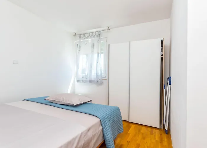 Tino Apartment Split